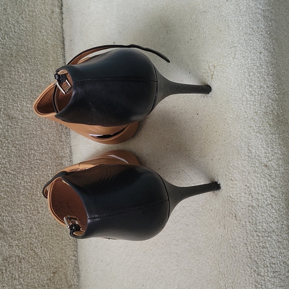 Coach Heels - Picture 2 of 4